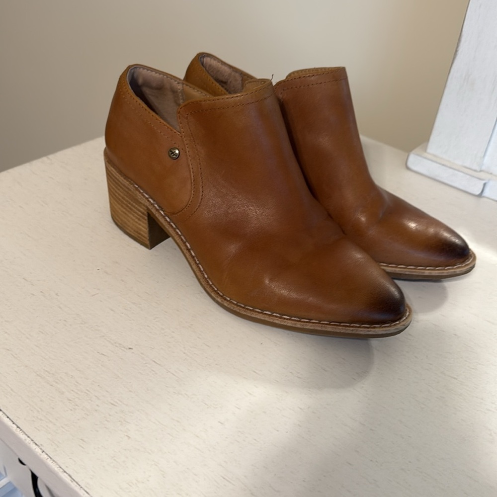 Hush Puppies Women’s Ailee Tan Camel Distressed Leather Ankle Booties / Size 8.5